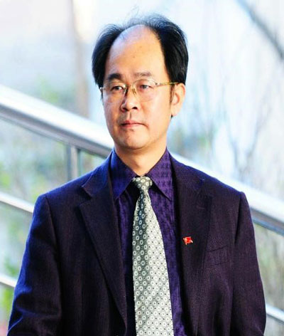 鲁桂华.jpg