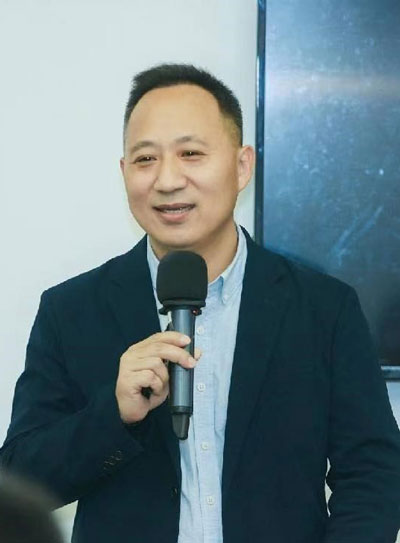 陈卫中.jpg